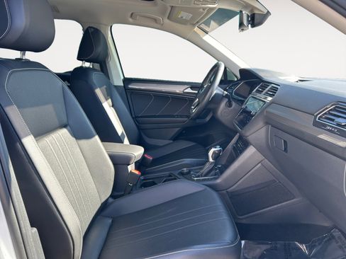 Certified 2022 Volkswagen Tiguan SE w/ Panoramic Sunroof Package image 10