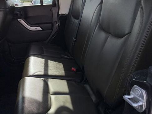 Used 2018 Jeep Wrangler Unlimited Sahara w/ Max Tow Package AWD/4WD image 9