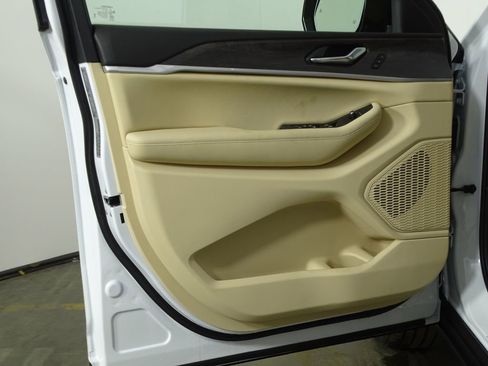 New 2025 Jeep Grand Cherokee L Limited image 19