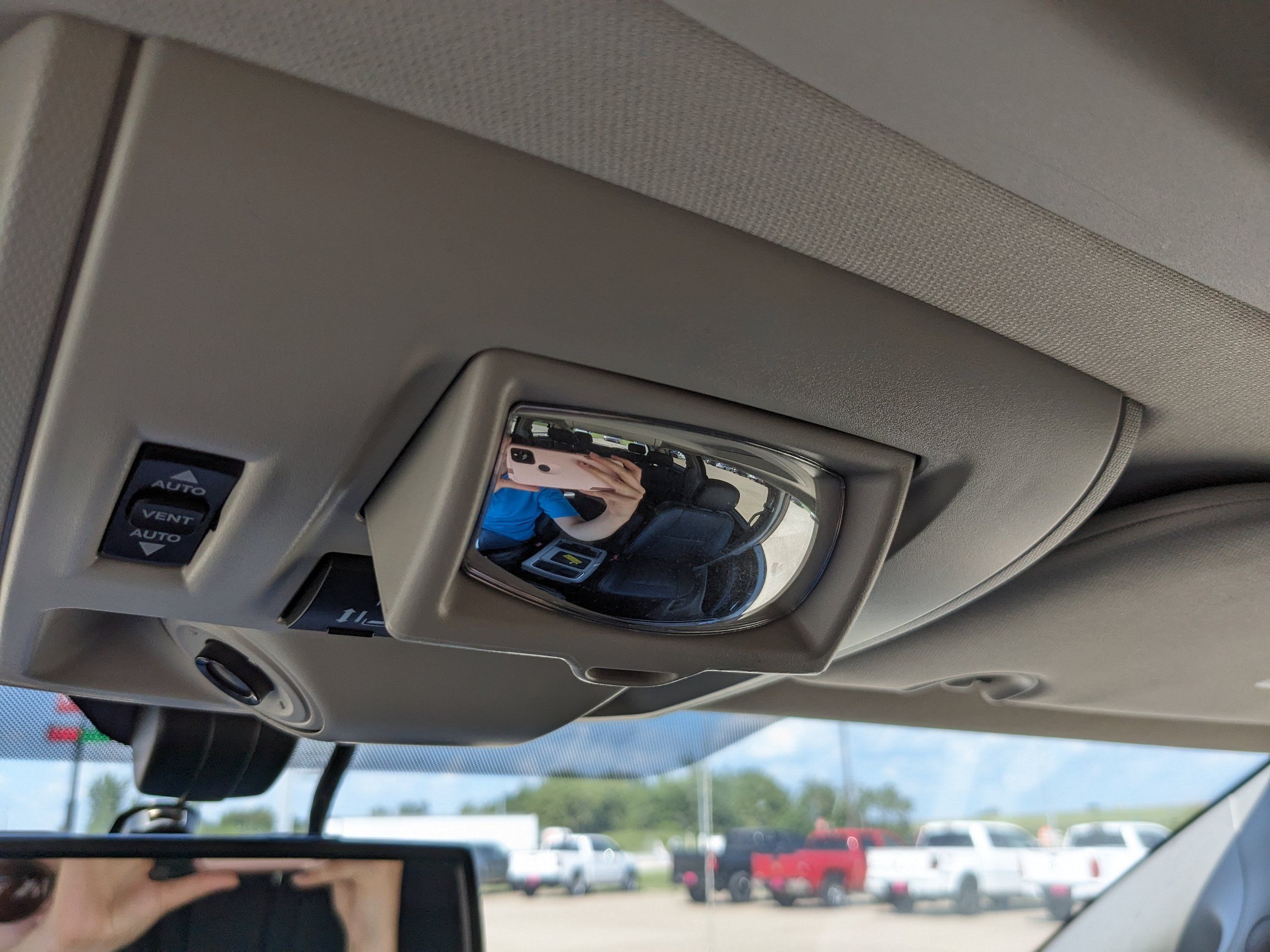 Used 2016 Chrysler Town & Country Touring-L FWD image 48