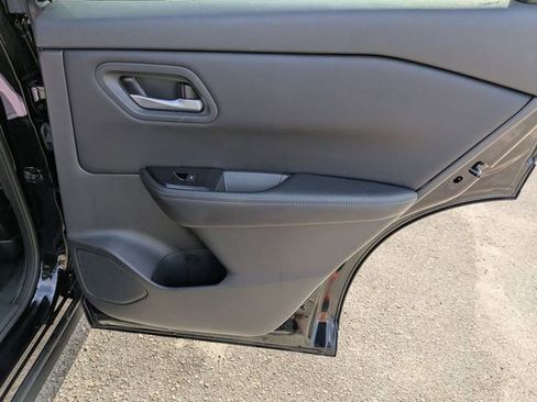 Used 2025 Nissan Rogue SV image 28