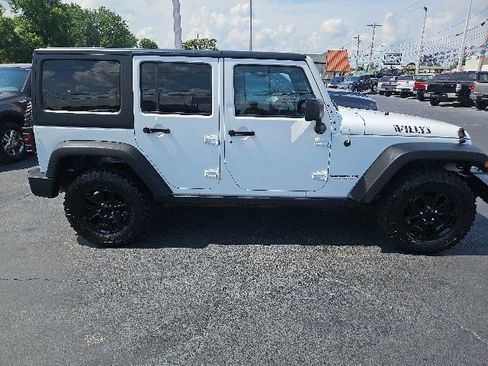 Used 2017 Jeep Wrangler Unlimited Sport AWD/4WD image 2