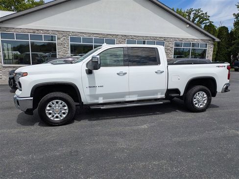 Used 2024 Chevrolet Silverado 2500 LTZ AWD/4WD image 3