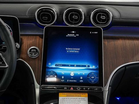 Used 2025 Mercedes-Benz GLC 300 4MATIC image 13