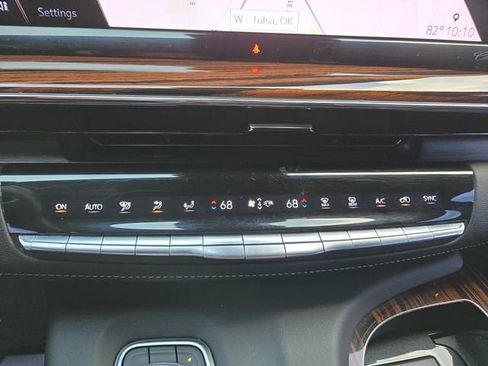 Used 2021 Cadillac Escalade ESV Premium Luxury w/ Driver Assist Tech Package AWD/4WD image 31