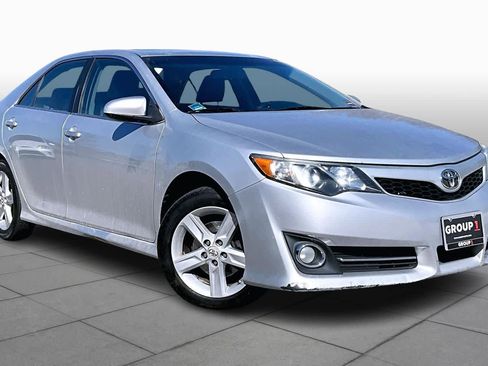 Used 2013 Toyota Camry SE w/ Leather Pkg image 3