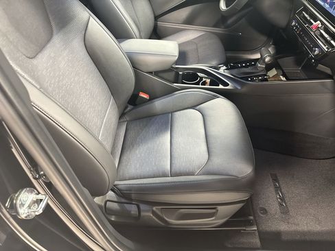 Certified 2025 Kia Niro SX Touring image 32