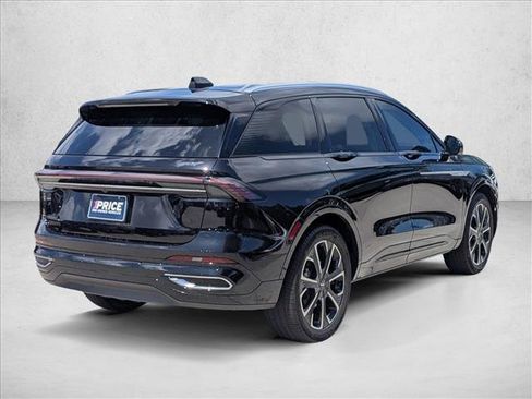 Used 2025 Lincoln Nautilus Reserve AWD/4WD image 5