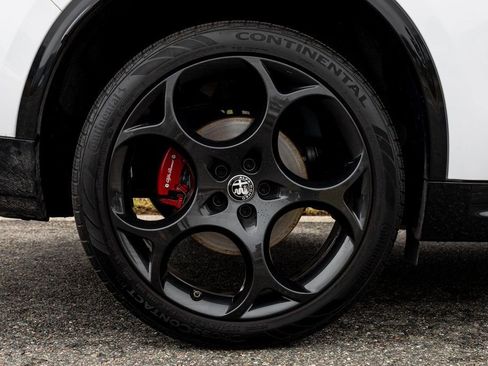 Used 2024 Alfa Romeo Stelvio Veloce image 15