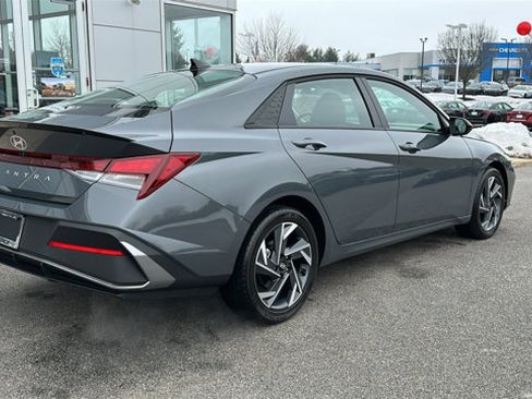 Used 2025 Hyundai Elantra Sport image 7