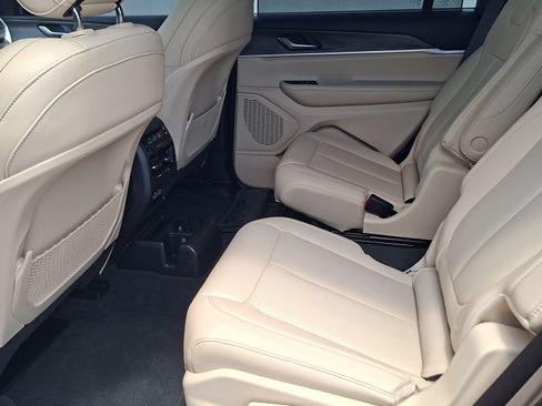 Used 2023 Jeep Grand Cherokee L Limited w/ Luxury Tech Group II AWD/4WD image 20