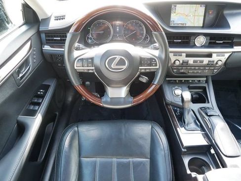 Used 2018 Lexus ES 350 w/ Luxury Package w/Wood Trim FWD image 11