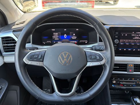 Used 2025 Volkswagen Taos SE image 29