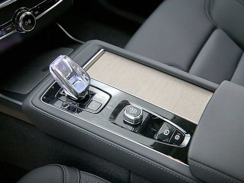 New 2026 Volvo XC90 T8 Plus w/ Protection Package AWD/4WD image 18