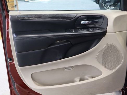 Used 2019 Dodge Grand Caravan SE image 17