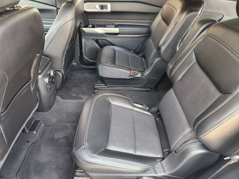 Used 2022 Ford Explorer Limited w/ Equipment Group 301A RWD image 32