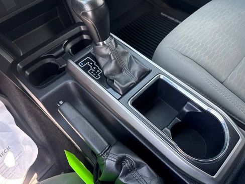 Used 2017 Toyota Tacoma SR5 w/ Tow Package RWD image 31