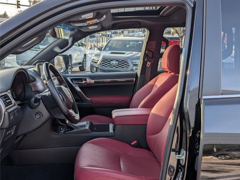 Used 2023 Lexus GX 460 Premium w/ Premium Package image 16