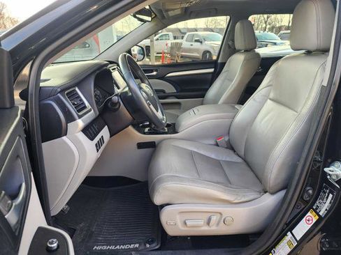 Used 2016 Toyota Highlander XLE image 10