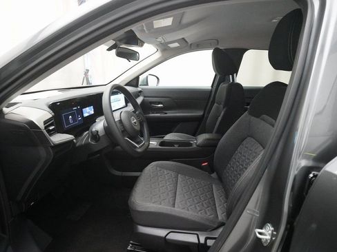 Certified 2025 Nissan Kicks SV image 7