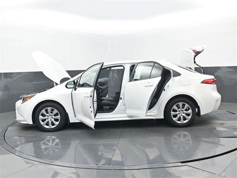 Used 2026 Toyota Corolla LE image 31