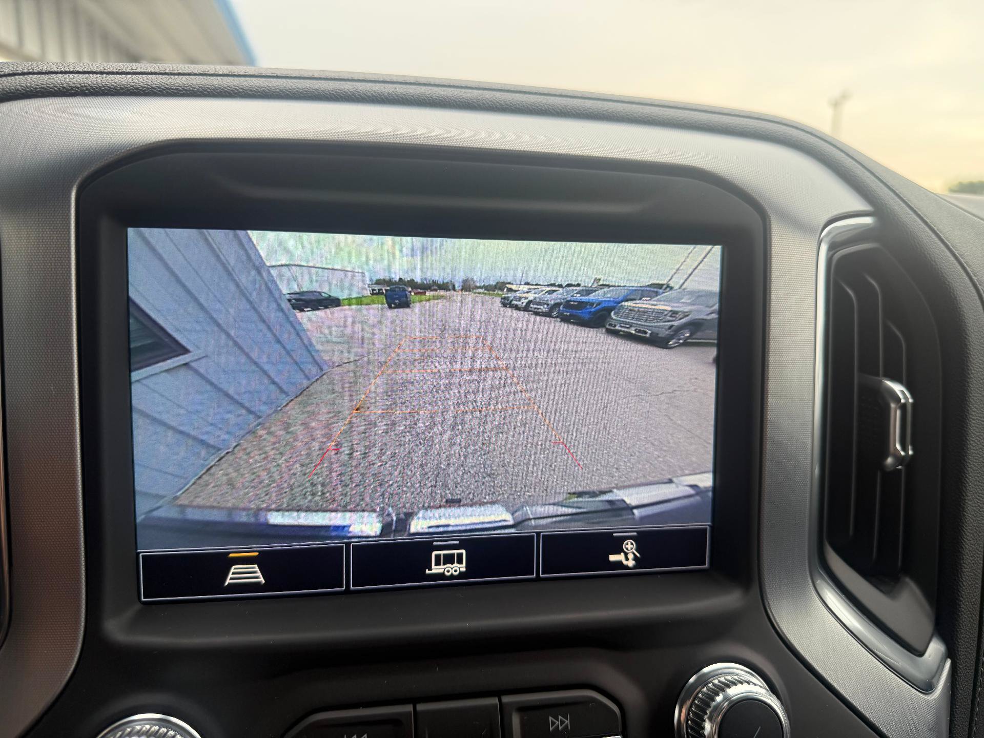 Used 2021 GMC Sierra 1500 SLT w/ SLT Premium Plus Package AWD/4WD image 18