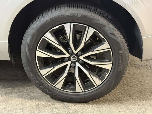 Used 2025 Volvo XC60 B5 Plus AWD/4WD image 13