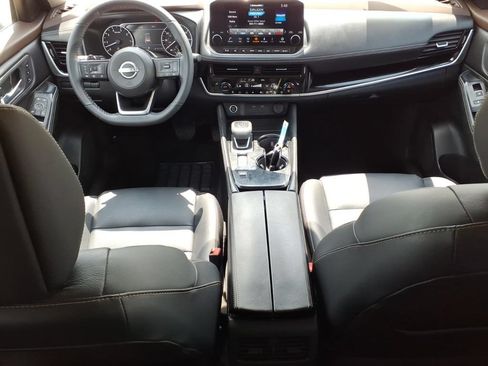 Used 2023 Nissan Rogue SL w/ SL Premium Package FWD image 11