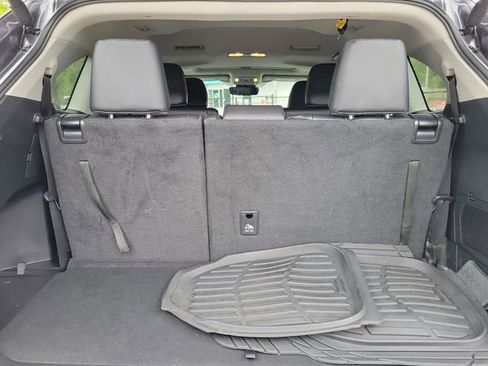 Used 2024 Toyota Highlander XLE image 8