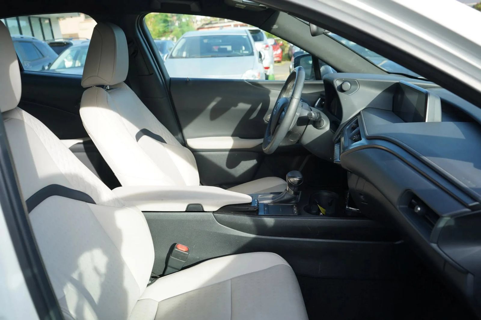 Used 2019 Lexus UX 200 FWD image 19