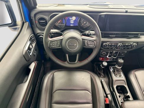 Used 2024 Jeep Wrangler Unlimited Rubicon AWD/4WD image 10