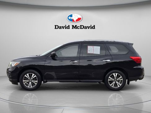 Used 2017 Nissan Pathfinder SV FWD image 2