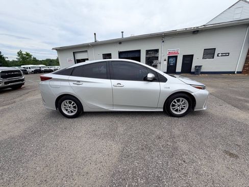 Used 2020 Toyota Prius Prime XLE FWD image 20