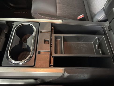 Used 2021 Nissan Titan SV w/ SV Convenience Package image 35