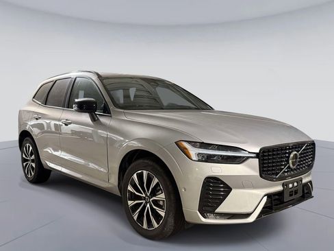 Used 2025 Volvo XC60 B5 Plus AWD/4WD image 3