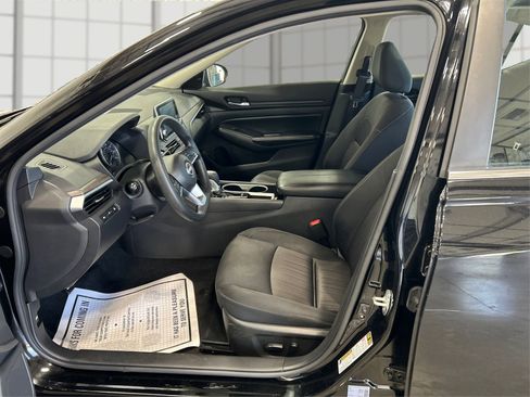 Used 2024 Nissan Altima 2.5 SV FWD image 9