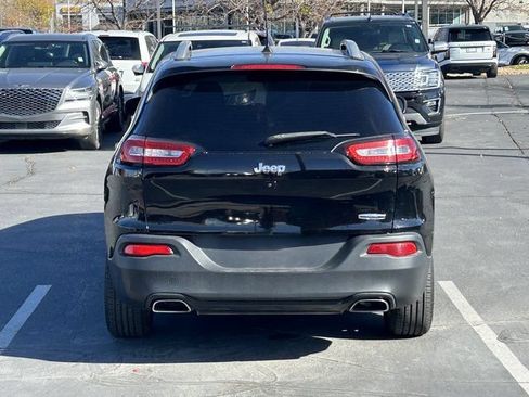 Used 2017 Jeep Cherokee Latitude FWD image 4