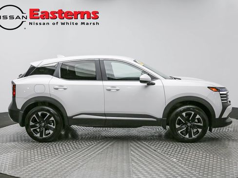 Used 2025 Nissan Kicks SV image 3