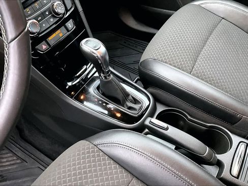 Used 2018 Buick Encore Preferred image 16