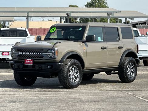 Certified 2025 Ford Bronco Badlands AWD/4WD image 7