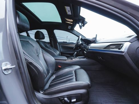 Used 2022 BMW 530e xDrive w/ Executive Package image 39