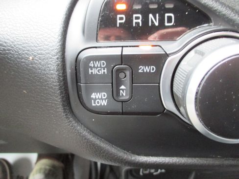 Used 2024 RAM 2500 Tradesman w/ Chrome Appearance Group image 15