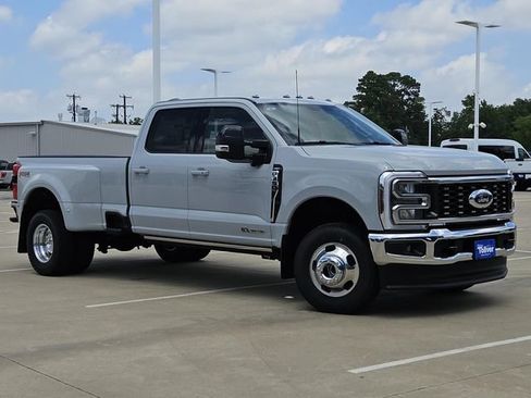New 2026 Ford F350 Lariat w/ FX4 Off-Road Package AWD/4WD image 2