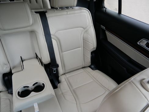 Used 2019 Ford Explorer Limited w/ Limited Luxury Package AWD/4WD image 14
