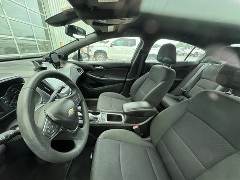Used 2017 Chevrolet Cruze LT w/ RS Package FWD image 8