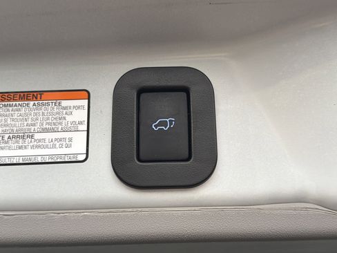 Used 2020 Toyota Sienna XLE image 19
