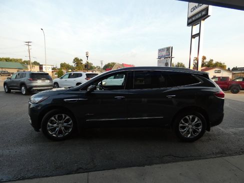 Used 2018 Buick Enclave Avenir w/ Avenir Technology Package image 10