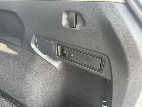 Used 2021 Volkswagen Tiguan SE AWD/4WD image 34