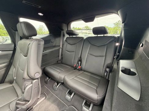 Used 2023 Cadillac XT6 Premium Luxury w/ Technology Package AWD/4WD image 28