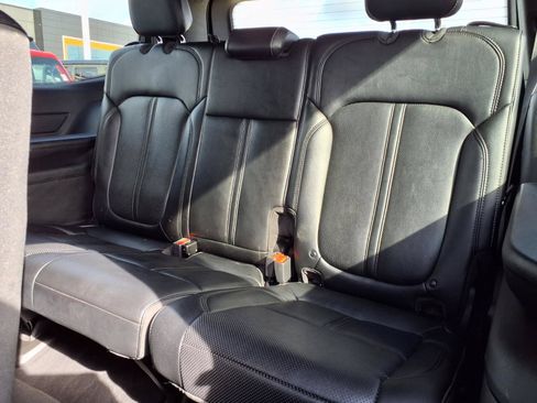 Used 2024 Jeep Wagoneer Series II w/ Flexible Seating Group AWD/4WD image 17